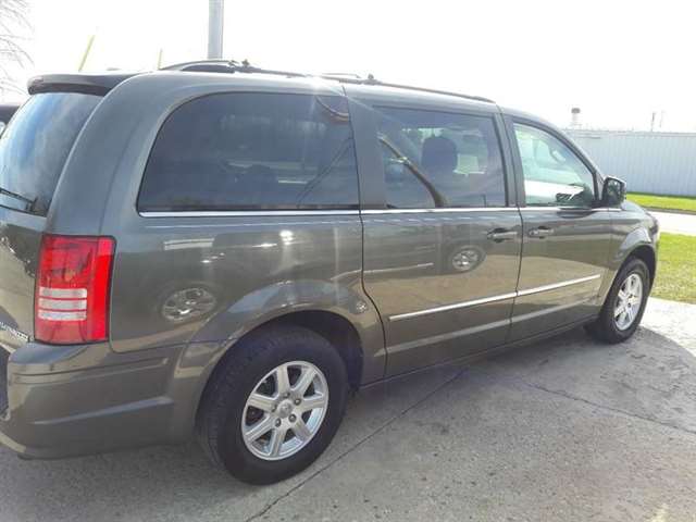 Chrysler Town and Country 2010 photo 5